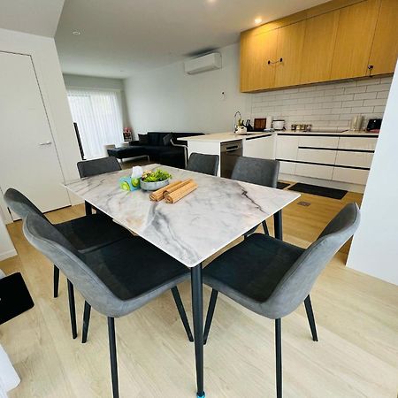 Central Modern 3-Bedroom,3- Bathroom House With Patio And Carpark- Lower Hutt City Centre Εξωτερικό φωτογραφία