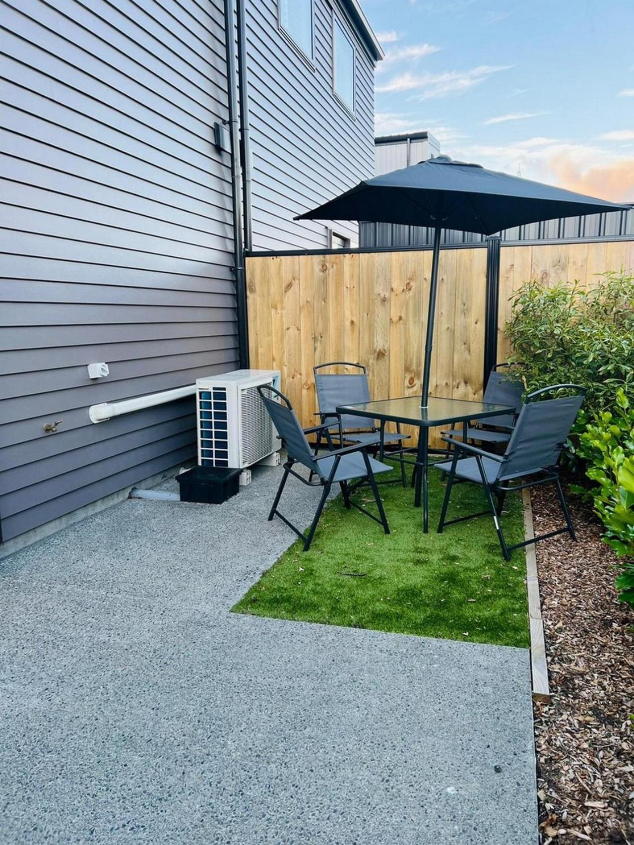 Central Modern 3-Bedroom,3- Bathroom House With Patio And Carpark- Lower Hutt City Centre Εξωτερικό φωτογραφία