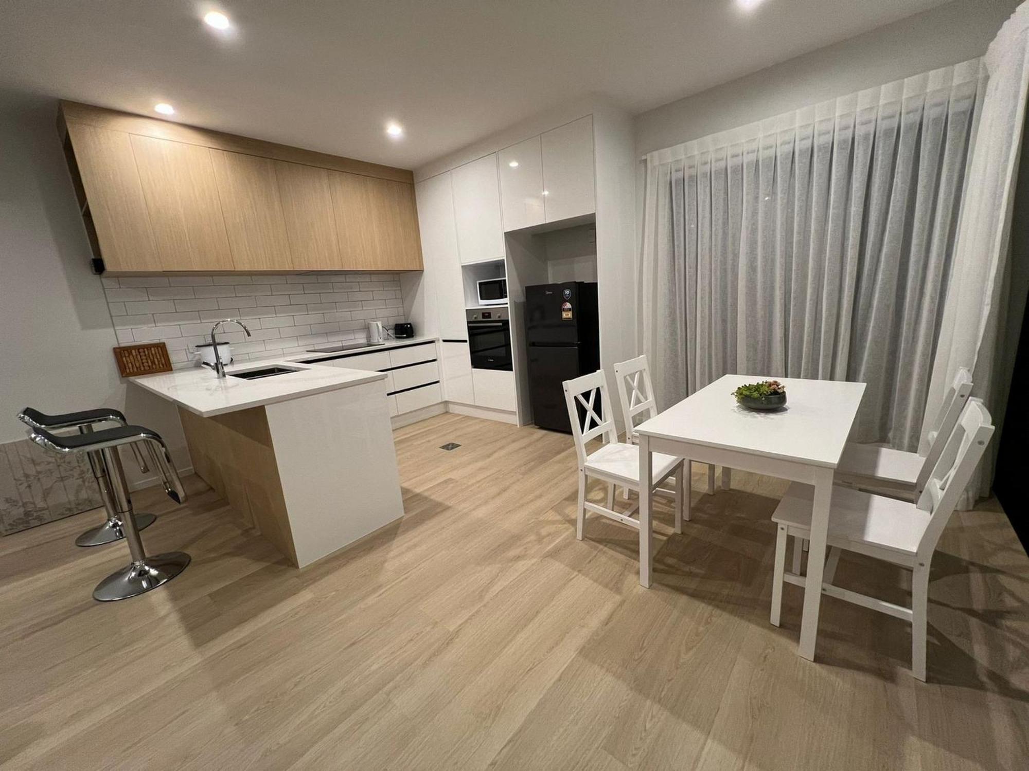 Central Modern 3-Bedroom,3- Bathroom House With Patio And Carpark- Lower Hutt City Centre Εξωτερικό φωτογραφία