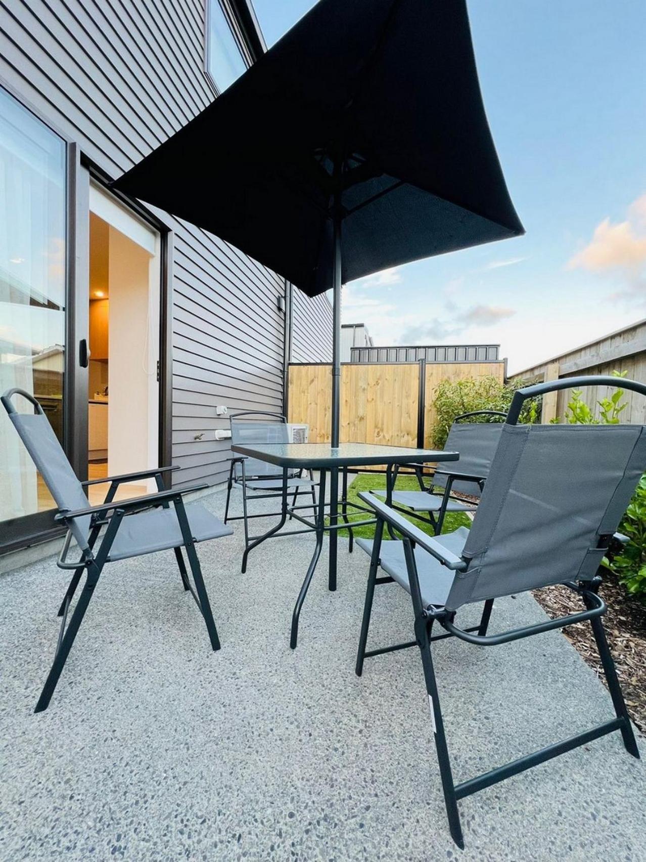 Central Modern 3-Bedroom,3- Bathroom House With Patio And Carpark- Lower Hutt City Centre Εξωτερικό φωτογραφία