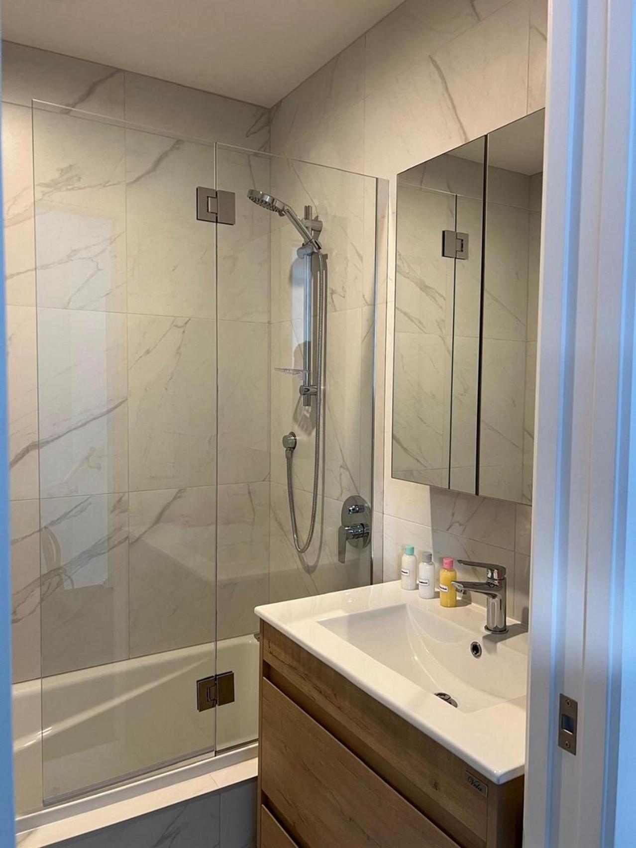 Central Modern 3-Bedroom,3- Bathroom House With Patio And Carpark- Lower Hutt City Centre Εξωτερικό φωτογραφία