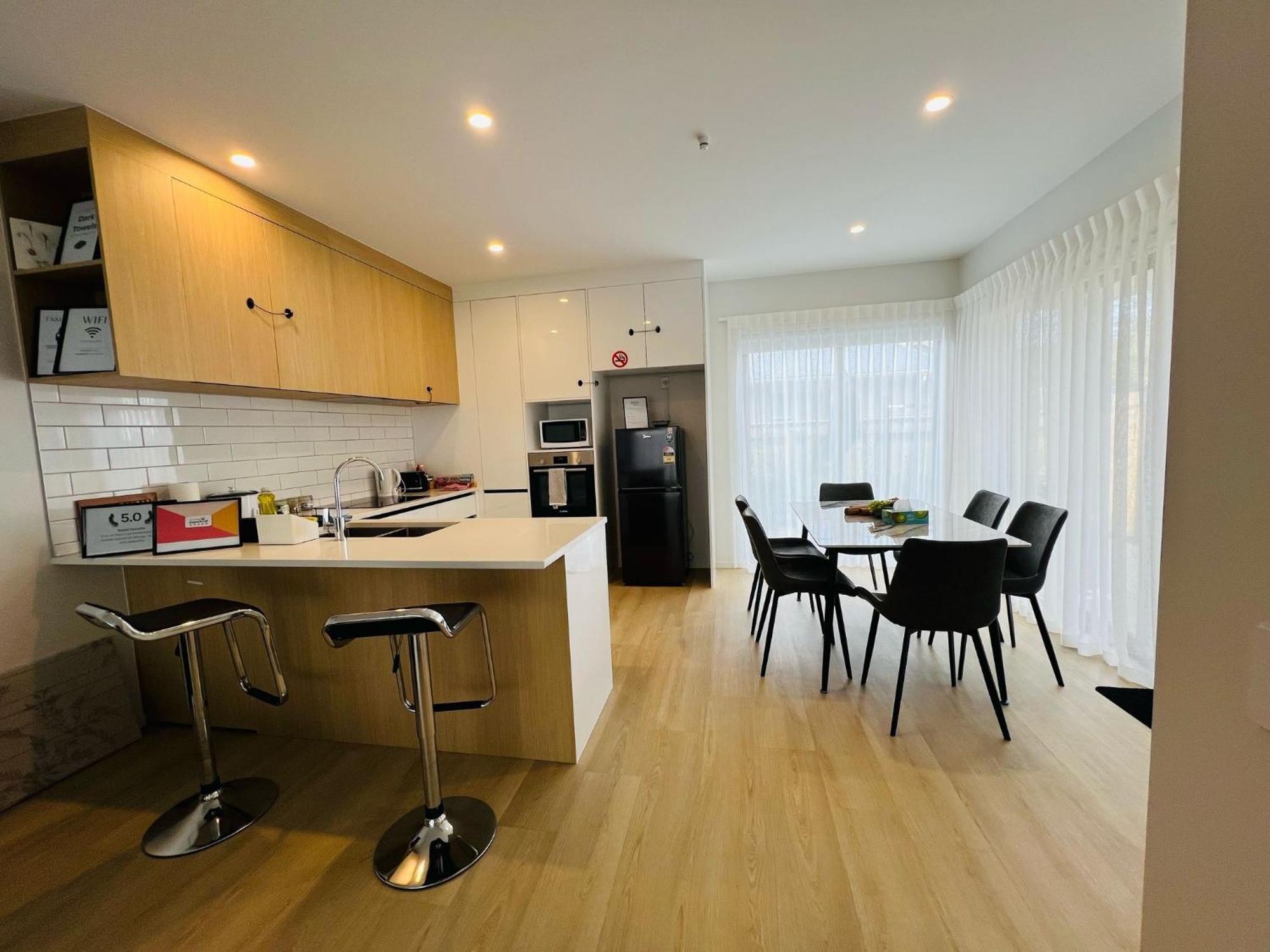 Central Modern 3-Bedroom,3- Bathroom House With Patio And Carpark- Lower Hutt City Centre Εξωτερικό φωτογραφία
