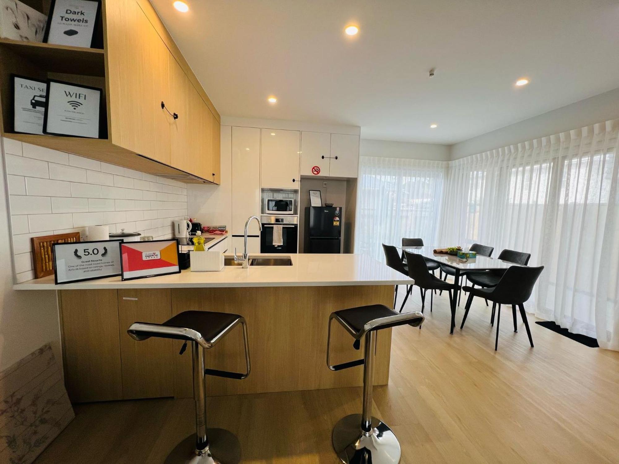 Central Modern 3-Bedroom,3- Bathroom House With Patio And Carpark- Lower Hutt City Centre Εξωτερικό φωτογραφία