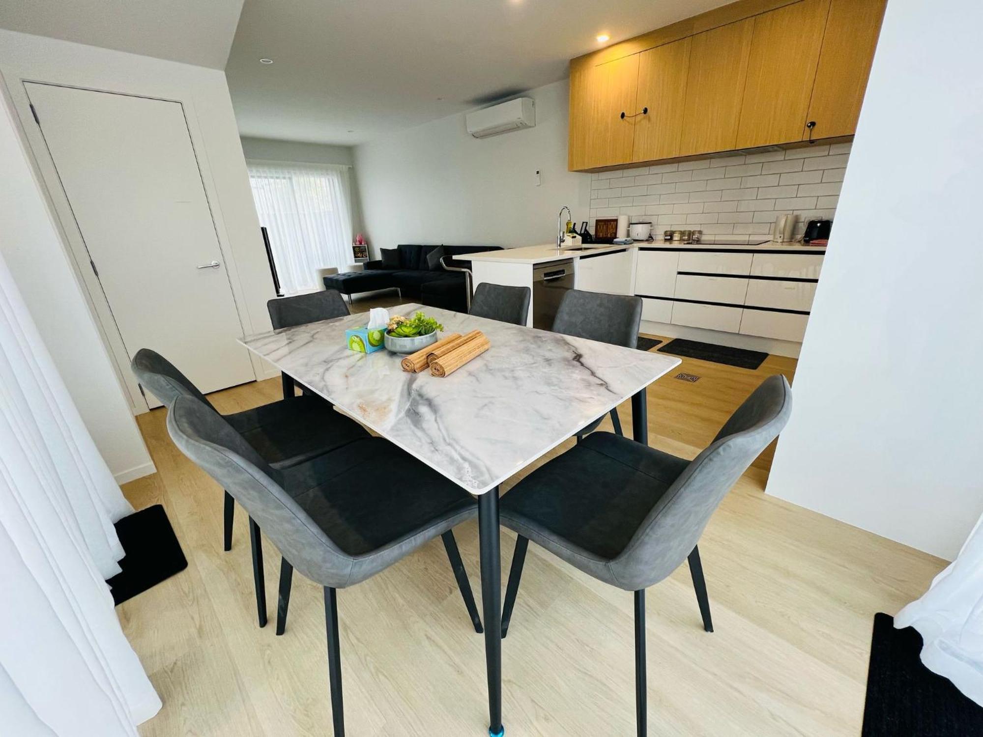 Central Modern 3-Bedroom,3- Bathroom House With Patio And Carpark- Lower Hutt City Centre Εξωτερικό φωτογραφία